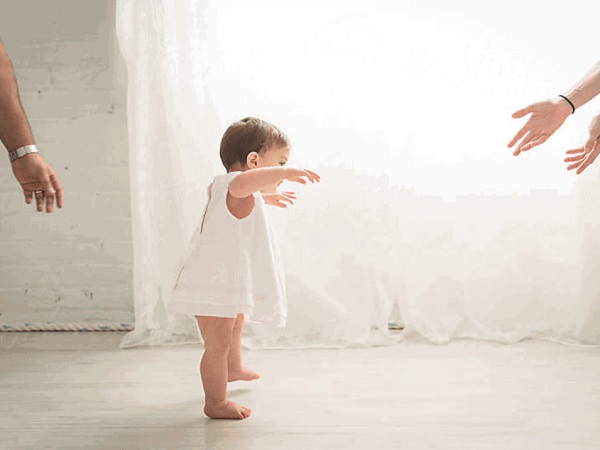 Sữa Meiji Growing Up Formula 800g nhập khẩu cho trẻ 1-3 tuổi